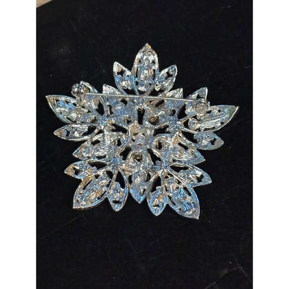 Vintage Rhinestone Snowflake Brooch Pin - Picture 2 of 8